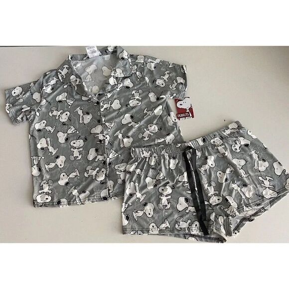 Peanuts SNOOPY Grey Women’s Pajama PJ Set Shorts Soft Size L Large NEW - Picture 1 of 16